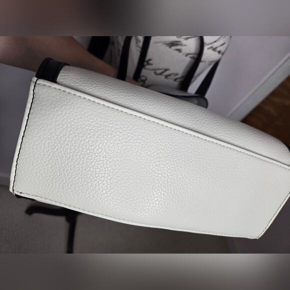 NWT CALVIN KLEIN Womens Off White Grey and Black Handbag with Crossbody Strap - Picture 6 of 14